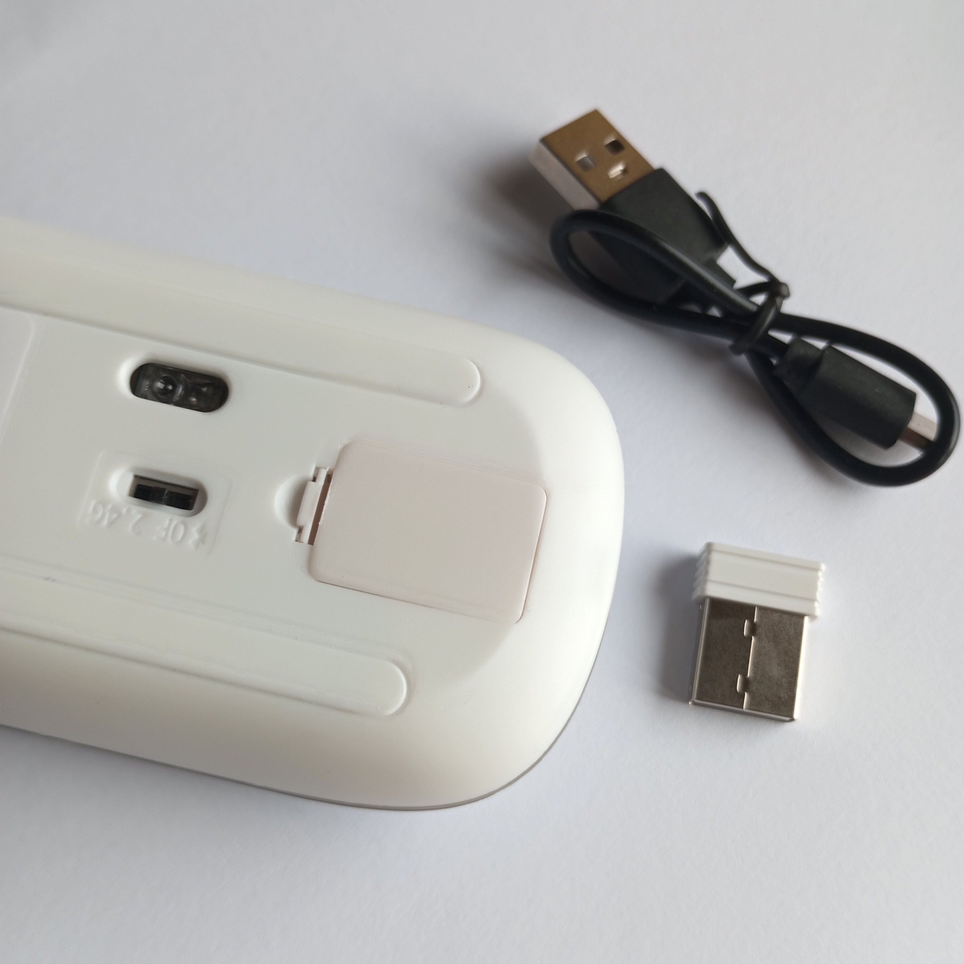 Belaidė 2.4G RGB pelė – tylus mygtukų paspaudimas, įkraunama, USB + Bluetooth, PC / Laptop / iPad Silver