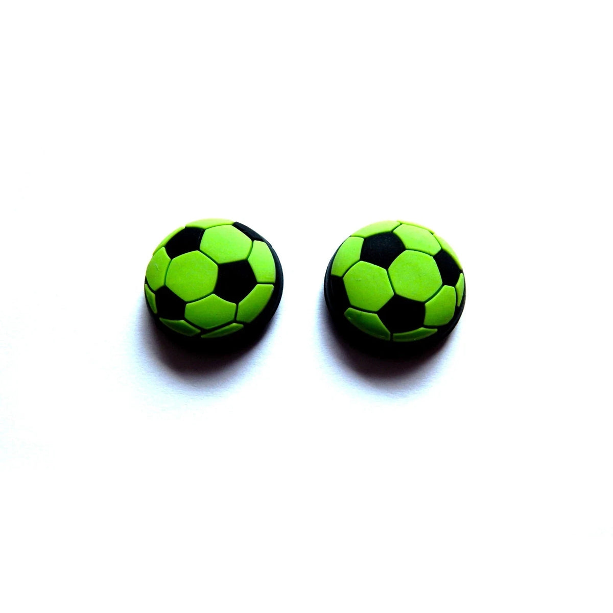 Analogu nykščių svirtelių dangteliai (thumbstick) su futbolo kamuolio dizainu žali