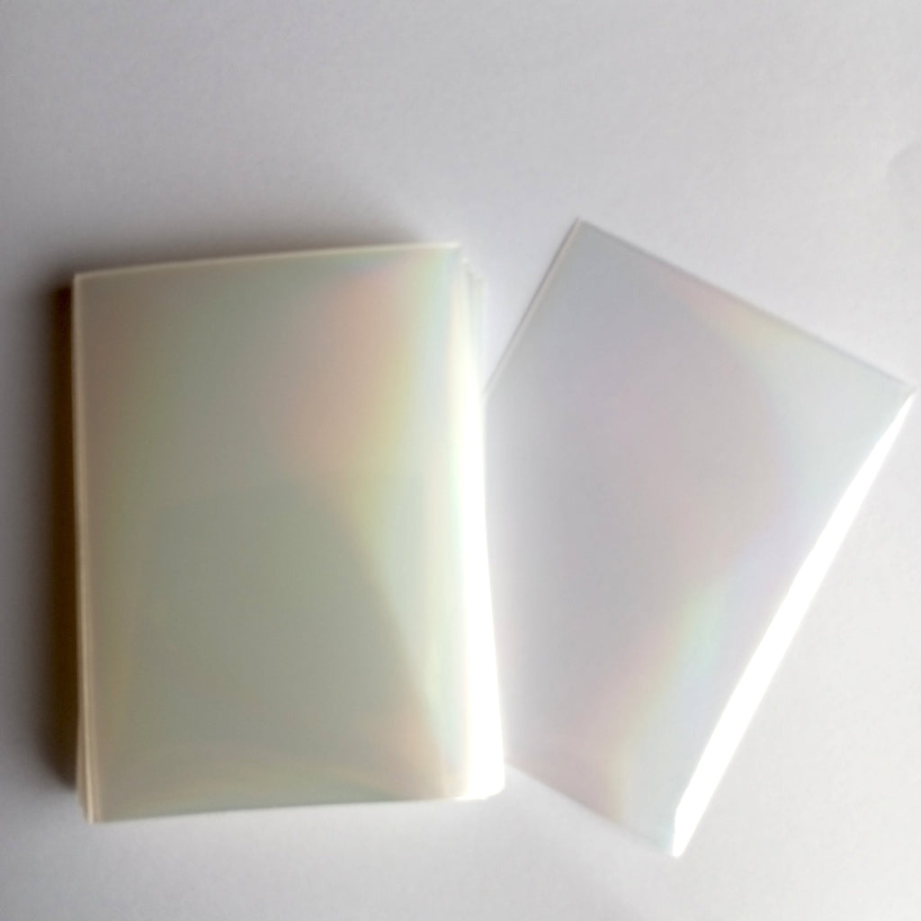 Holografinės kortelių įmautės "Rainbow" 65×90 mm – Pokémon, MTG, TCG kortelėms (card sleeves) 50 vnt.