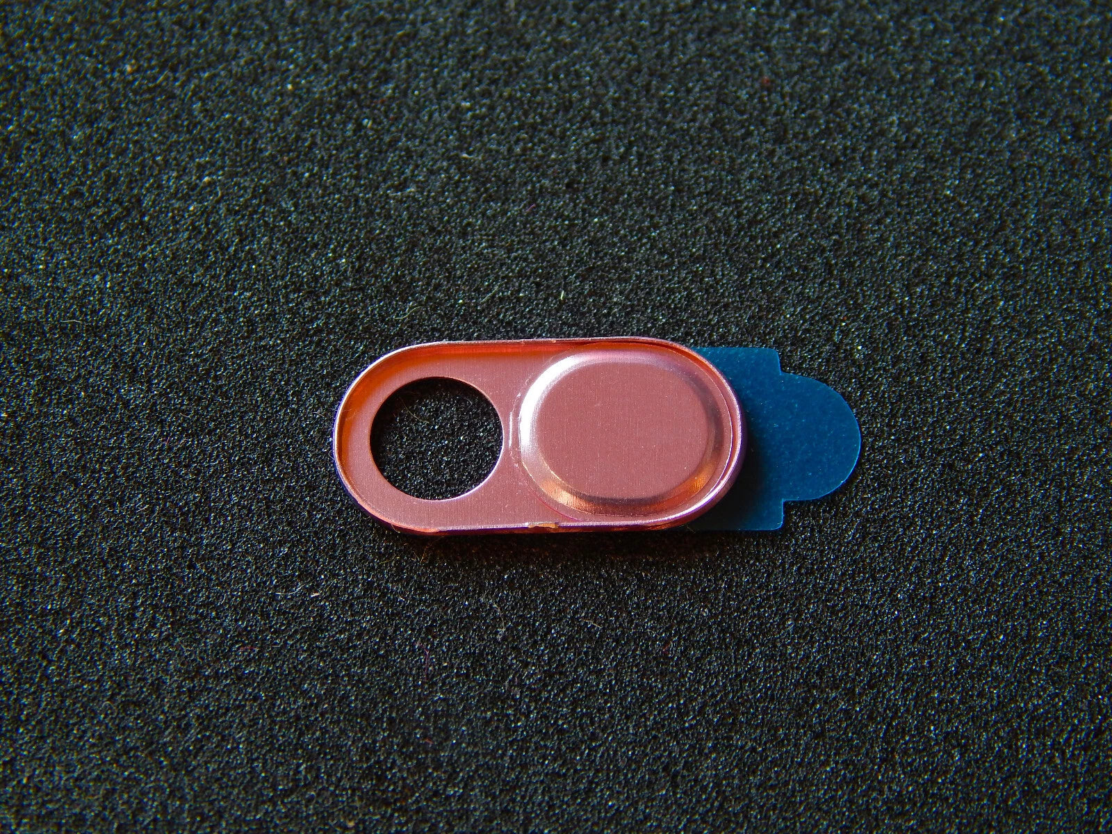 Metalinis kameros dangtelis (Webcam Cover) – nešiojamajam kompiuteriui, telefonui ir planšetei
