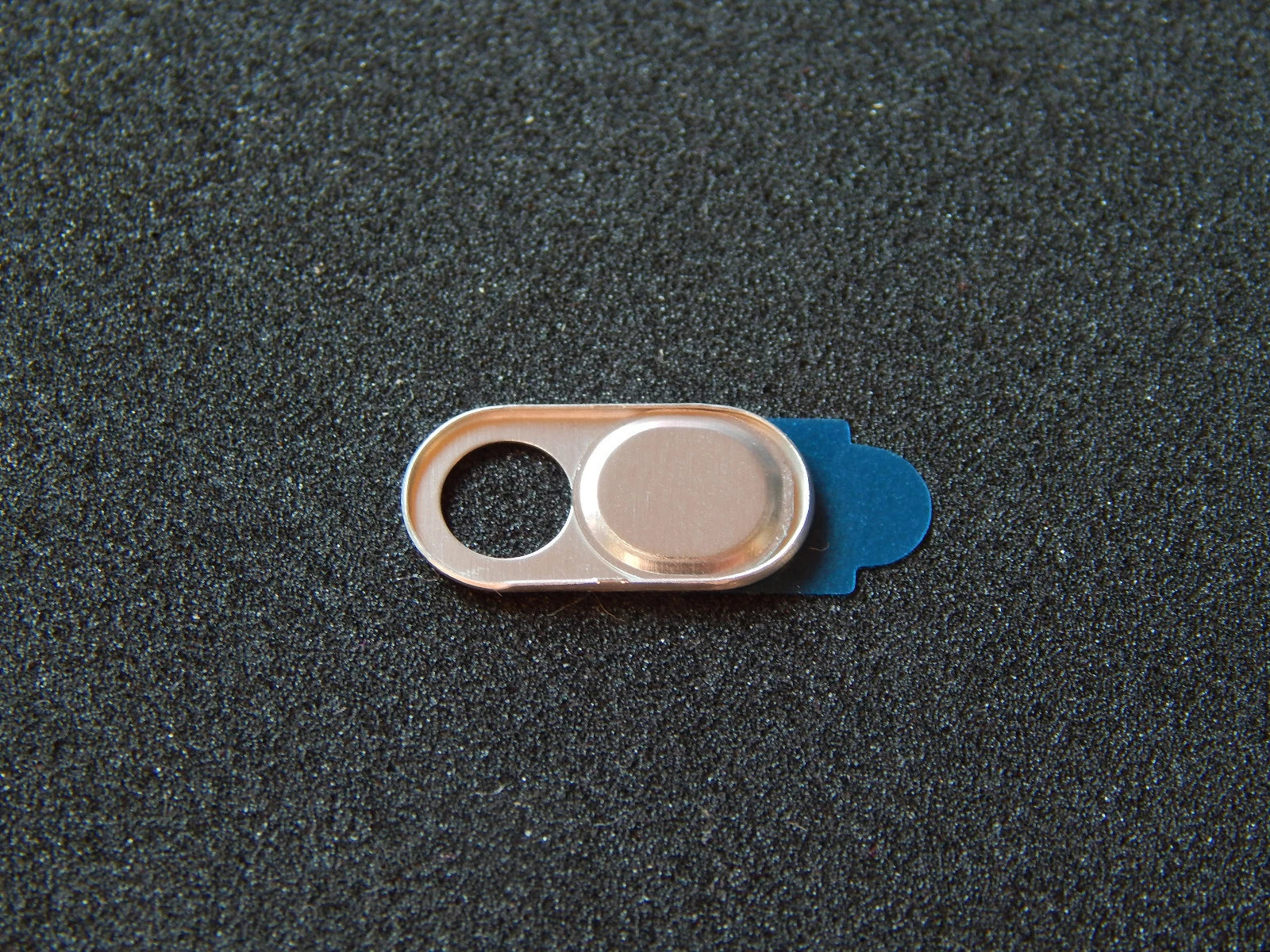 Metalinis kameros dangtelis (Webcam Cover) – nešiojamajam kompiuteriui, telefonui ir planšetei