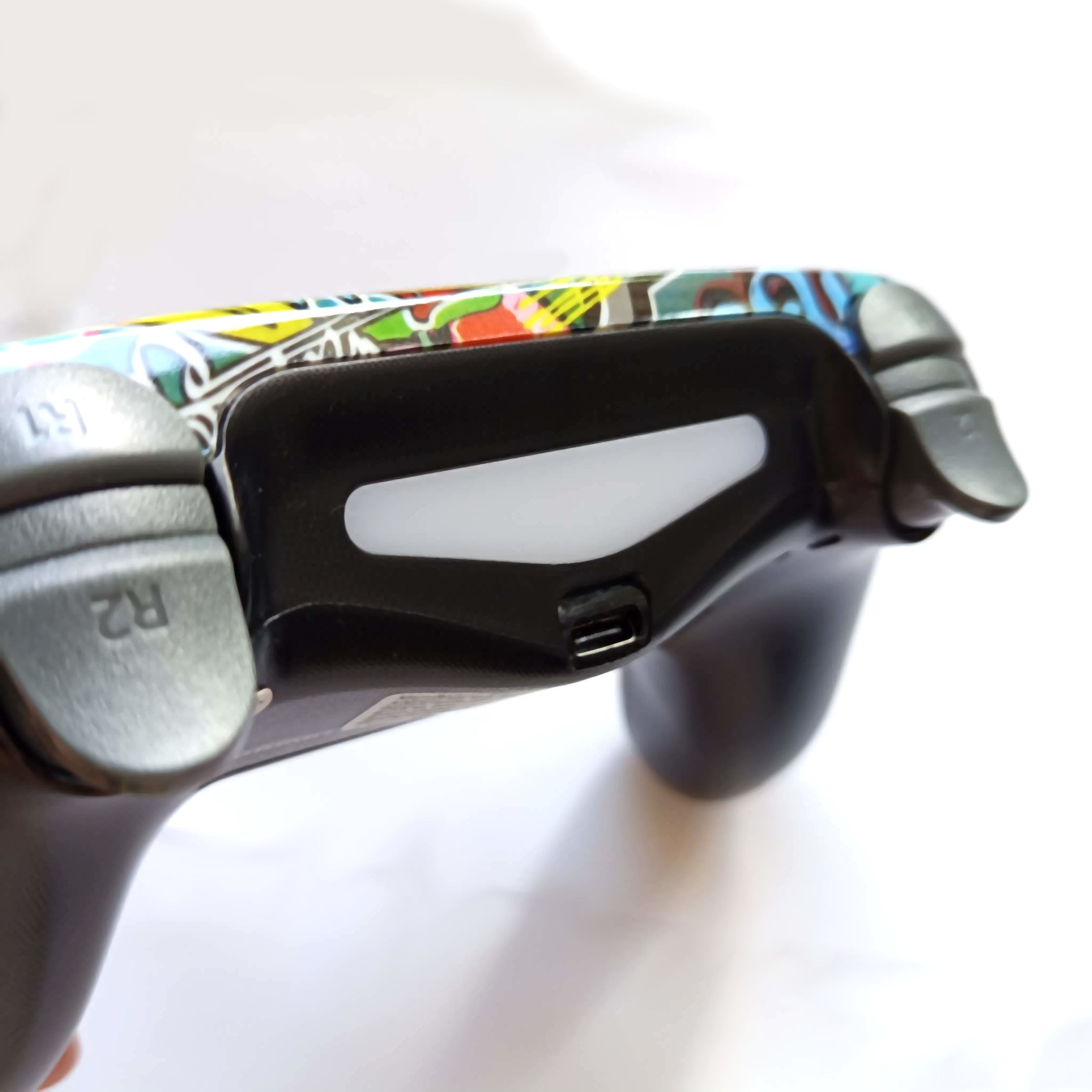 Belaidis PS4 pultelis su spalvotu dizainu