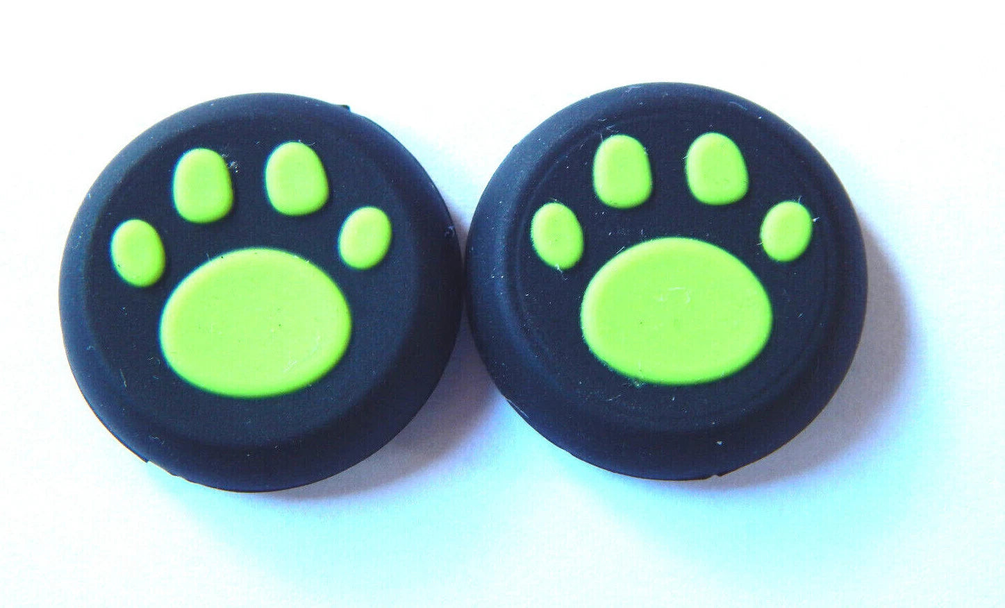 2 vnt. silikoniniai analoginių svirtelių dangteliai valdikliui (Thumbstick covers) – PS5 / PS4 / PS3 / Xbox Katės letenėlės / claw dizainas