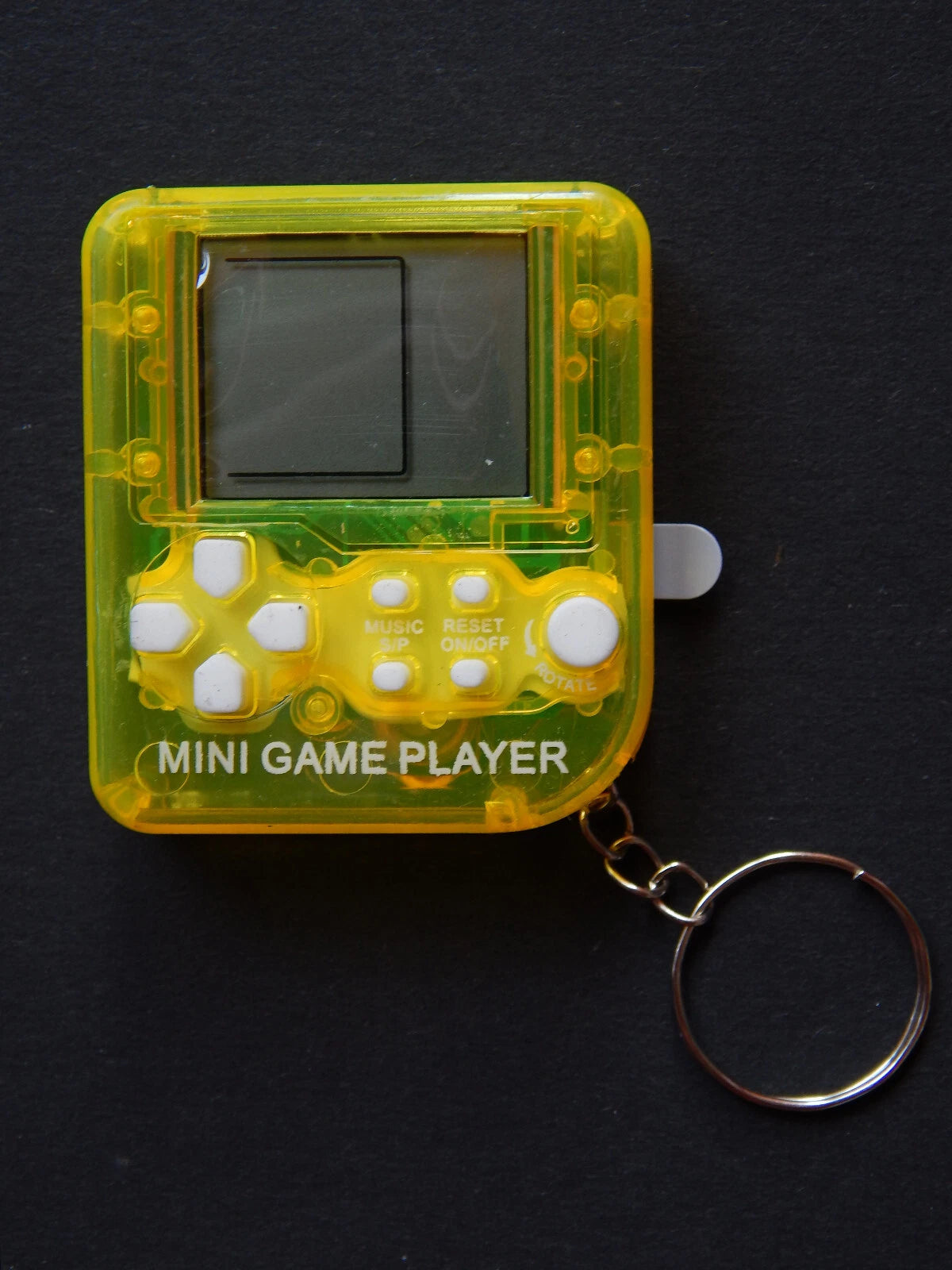Mini kišeninė žaidimų konsolė – raktų pakabukas – 26 žaidimai, retro nostalgija