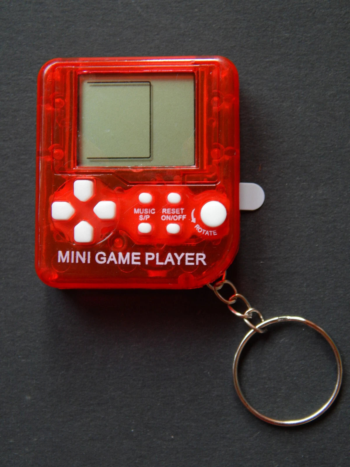 Mini kišeninė žaidimų konsolė – raktų pakabukas – 26 žaidimai, retro nostalgija
