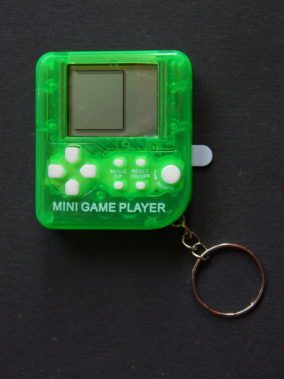 Mini kišeninė žaidimų konsolė – raktų pakabukas – 26 žaidimai, retro nostalgija