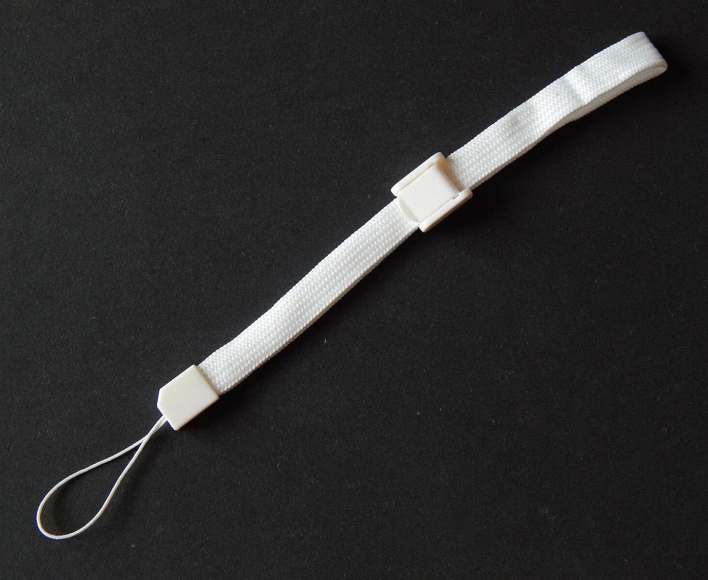 Universalus reguliuojamas riešo dirželis (wrist strap) – tinka PS3, Wii, Switch, 3DS, DS, 2DS, telefonams ir kameroms, 1 vnt.