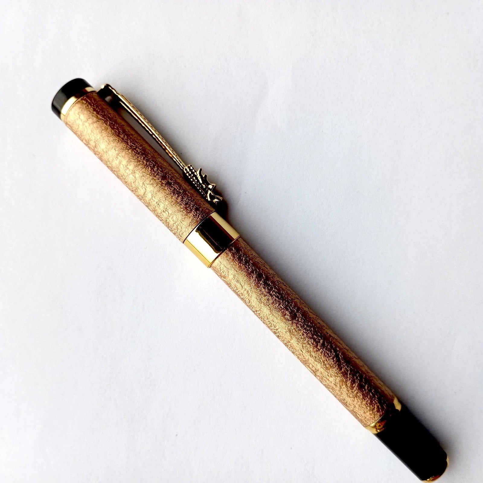 Metalinis plunksnakotis – elegantiškas rašiklis su keičiama rašalo kapsule, kaligrafijai ir dovanai