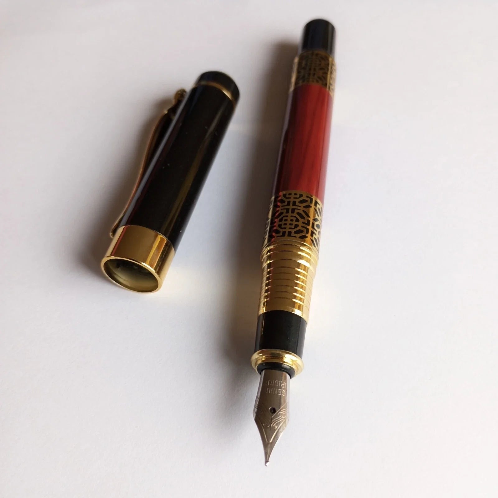 Prabangus metalinis plunksnakotis – rašiklis su keičiama rašalo kapsule, kaligrafijai ir dovanai