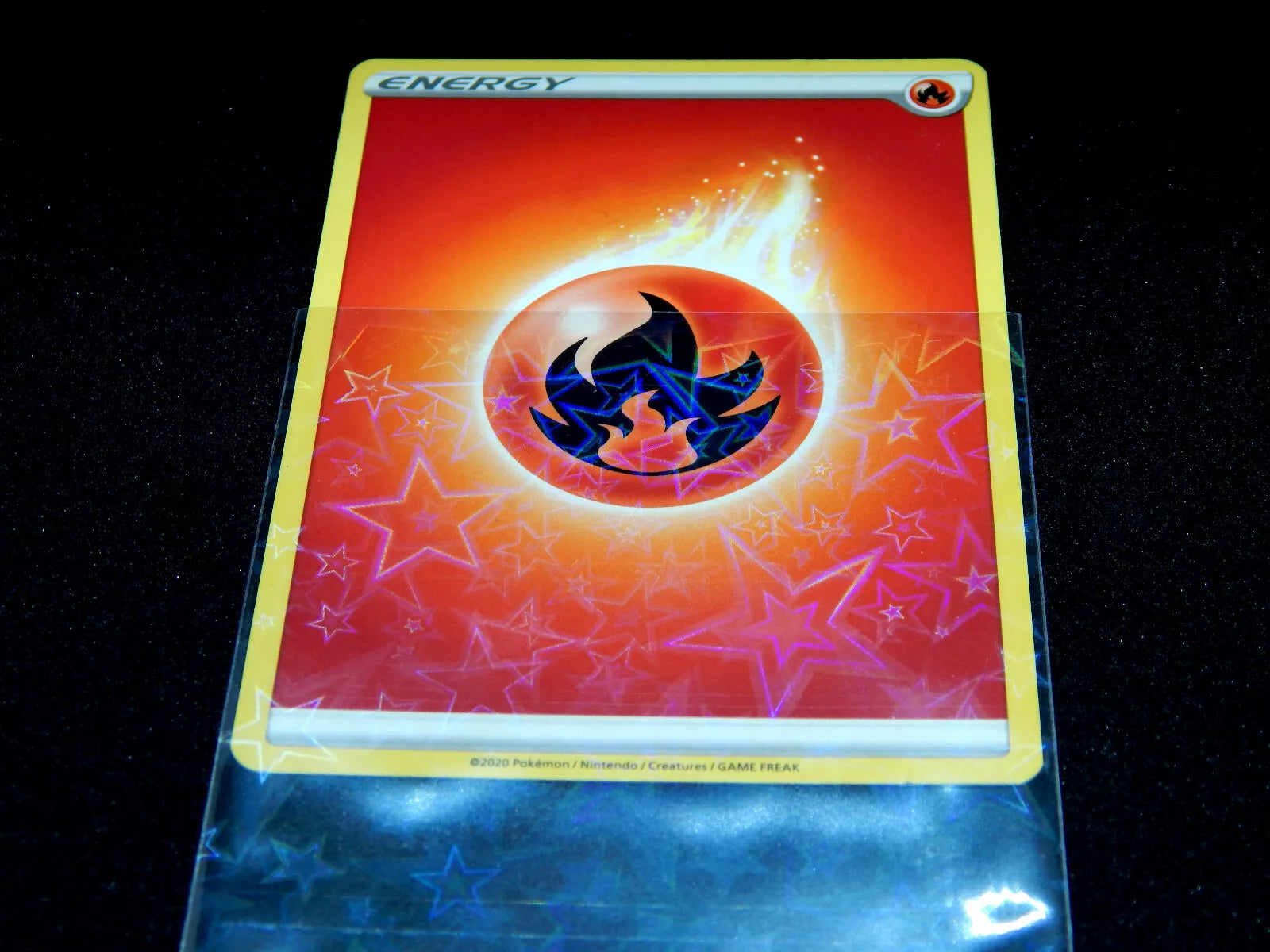 20 vnt. holografinės kortelių įmautės (65×90 mm) – Pokémon, MTG, TCG kortoms, įvairūs dizainai