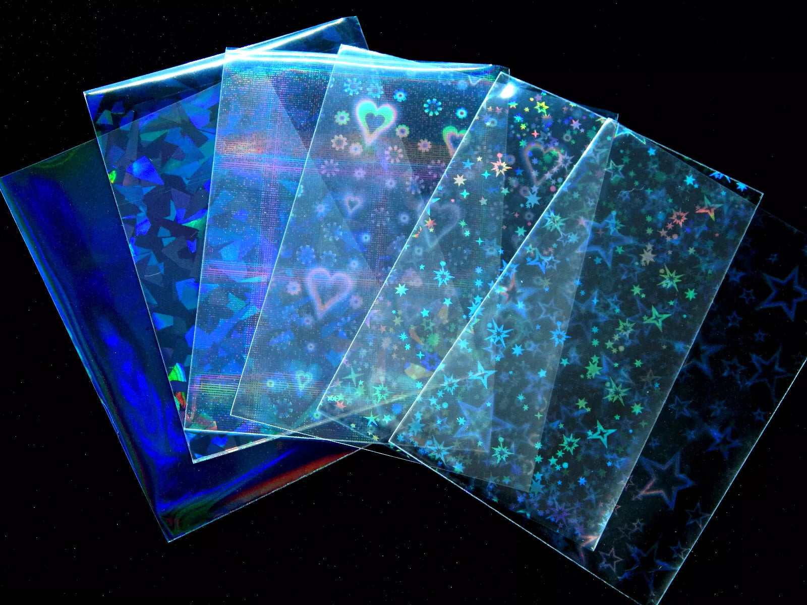 20 vnt. holografinės kortelių įmautės (65×90 mm) – Pokémon, MTG, TCG kortoms, įvairūs dizainai