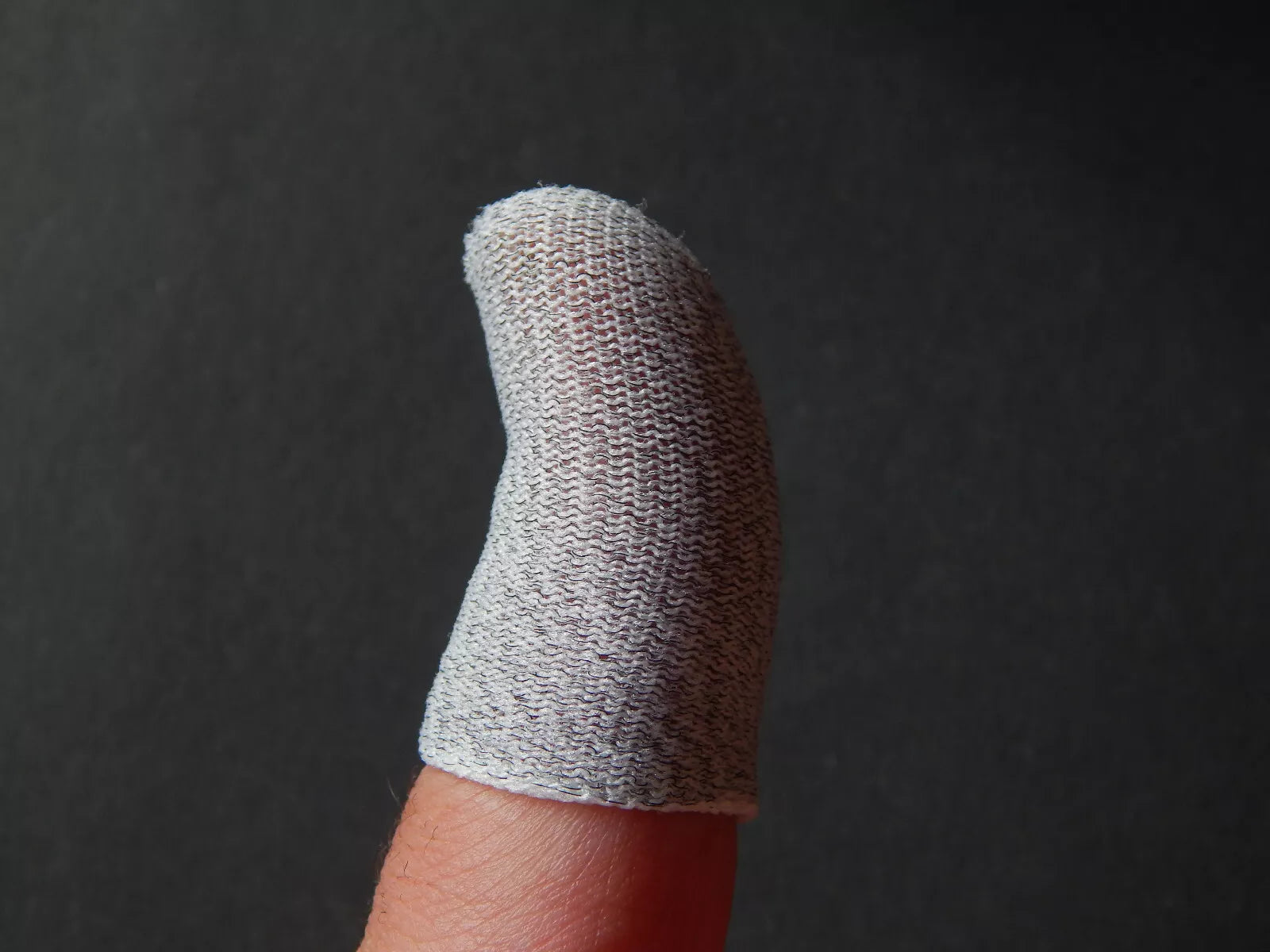 2 vnt. žaidimų pirštų movos – jautrūs lietimui, prakaitui atsparūs, universalaus dydžio