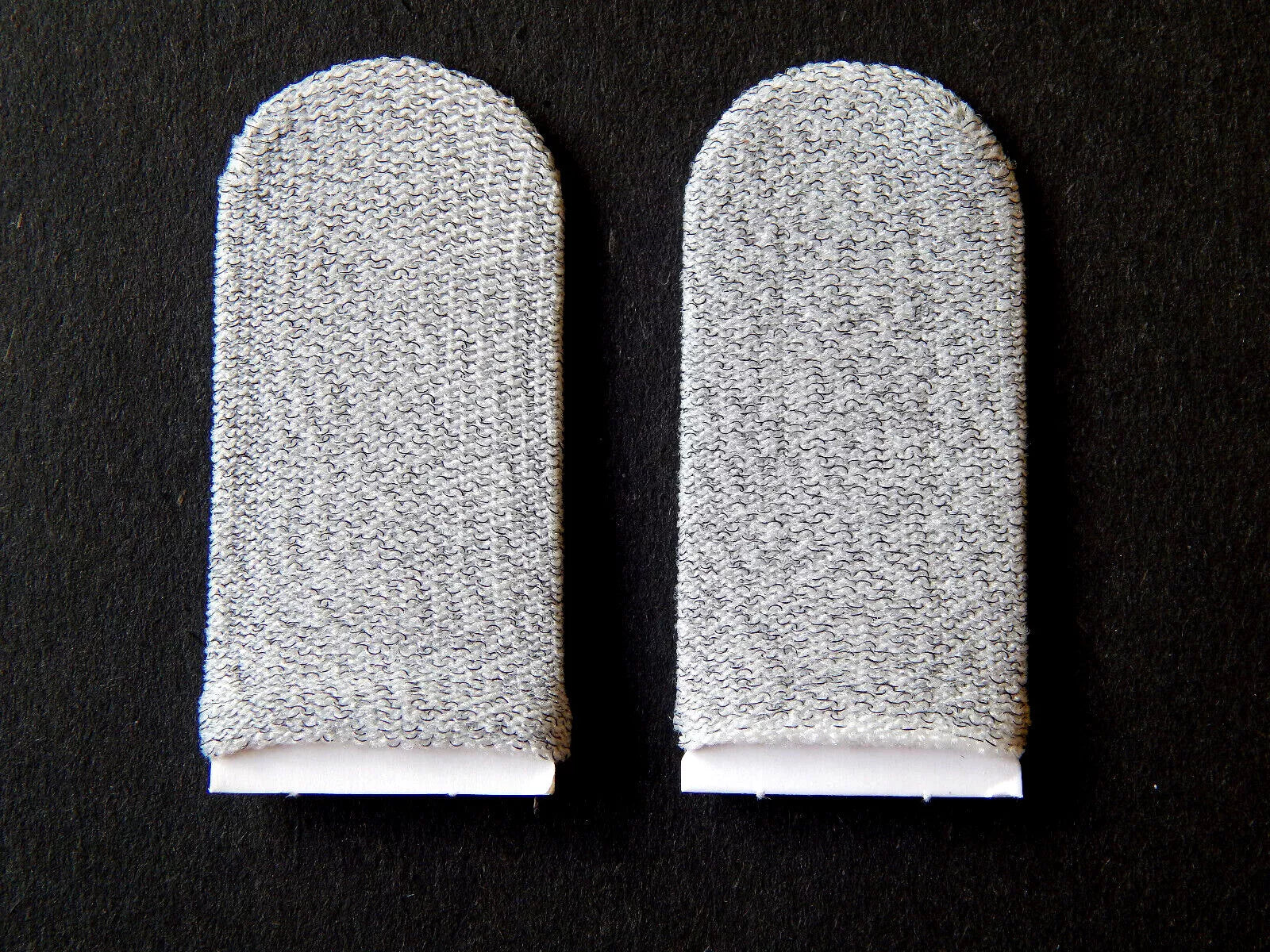 2 vnt. žaidimų pirštų movos – jautrūs lietimui, prakaitui atsparūs, universalaus dydžio