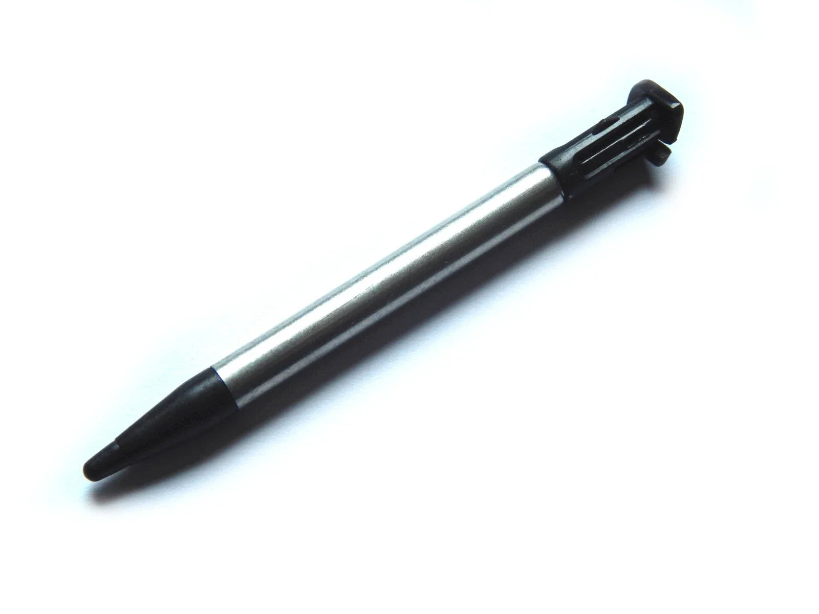 Nintendo NEW 2DS XL / 2DS LL metalinis ištraukiamas stylus rašiklis (touch pen) – 1 vnt.