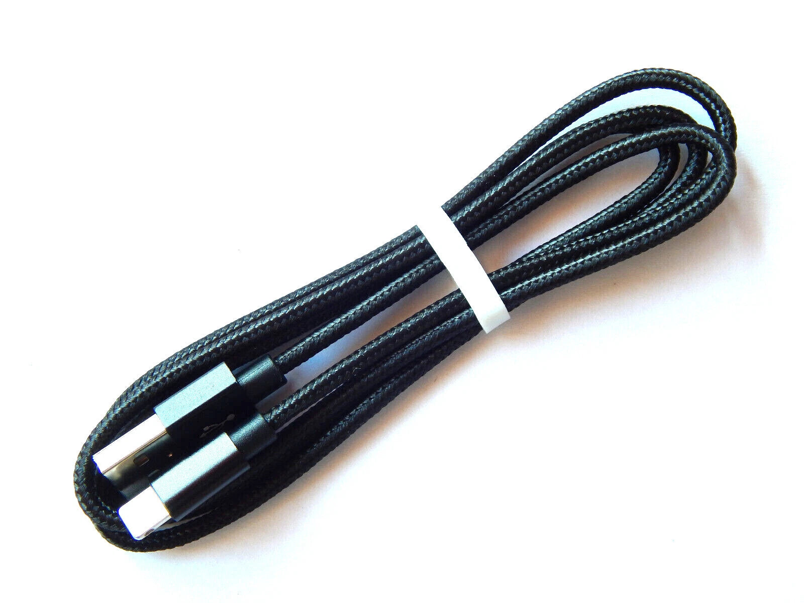 USB įkrovimo kabelis 1 m – suderinamas su Apple Lightning įrenginiais (2.4A)