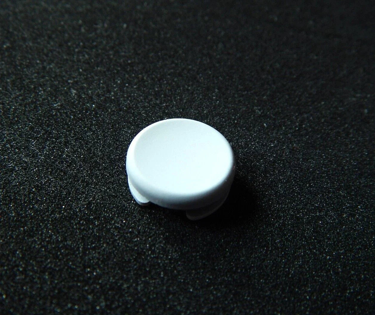 Nintendo 2DS / 3DS serijos analogo valdiklio (thumbstick) kepurėlės dalis Analogas – 1 vnt., pasirinkite spalvą