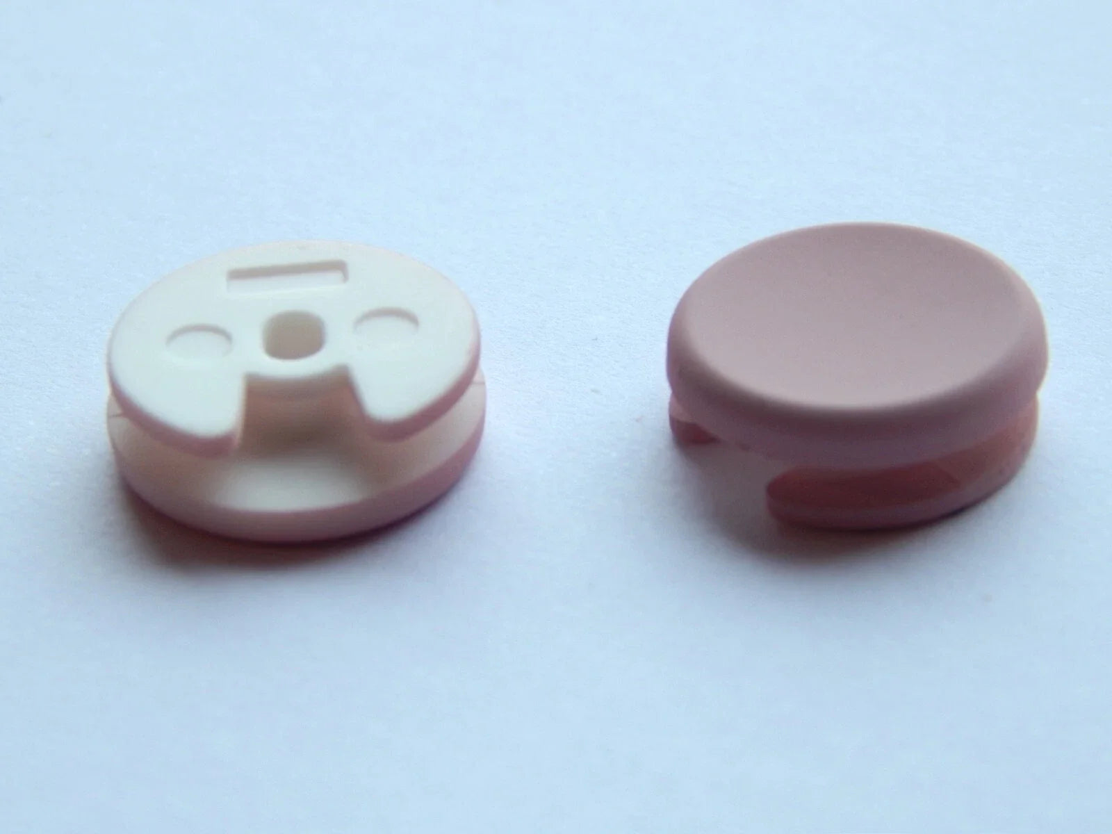 Nintendo 2DS / 3DS serijos analogo valdiklio (thumbstick) kepurėlės dalis Analogas – 1 vnt., pasirinkite spalvą