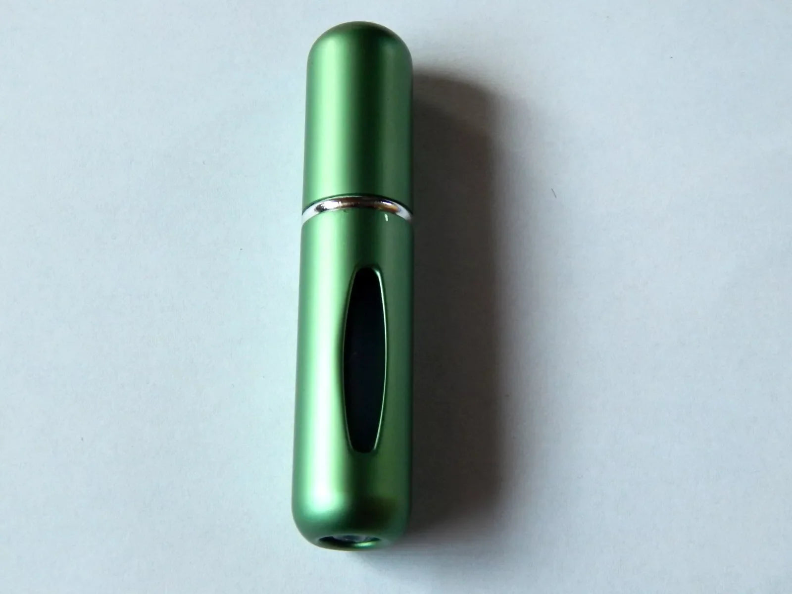 5 ml daugkartinė kvepalų purškimo talpa – kelioninis aliuminio buteliukas (pasirinkite spalvą)