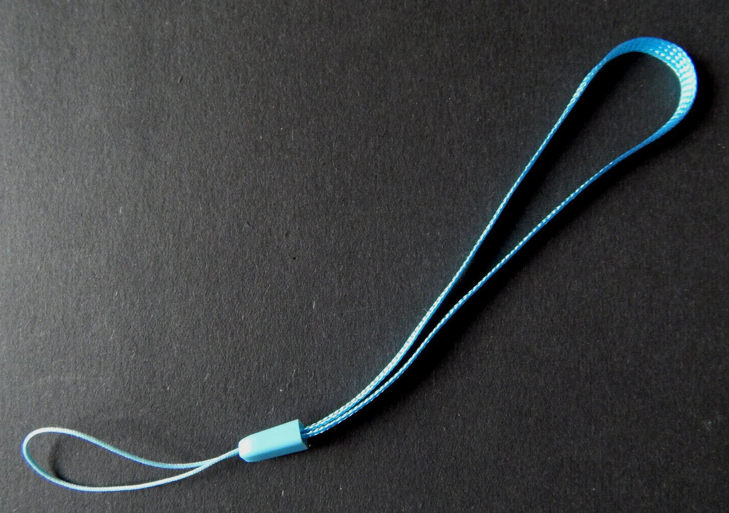 Universalus riešo dirželis / lanyard telefonui, kamerai, MP3, PSP, MP4 – 1 vnt.
