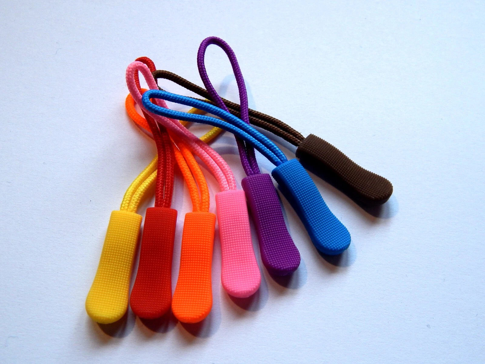 Užtrauktuko traukiklis / prailgintojas su rankena – kuprinei, krepšiui, drabužiams