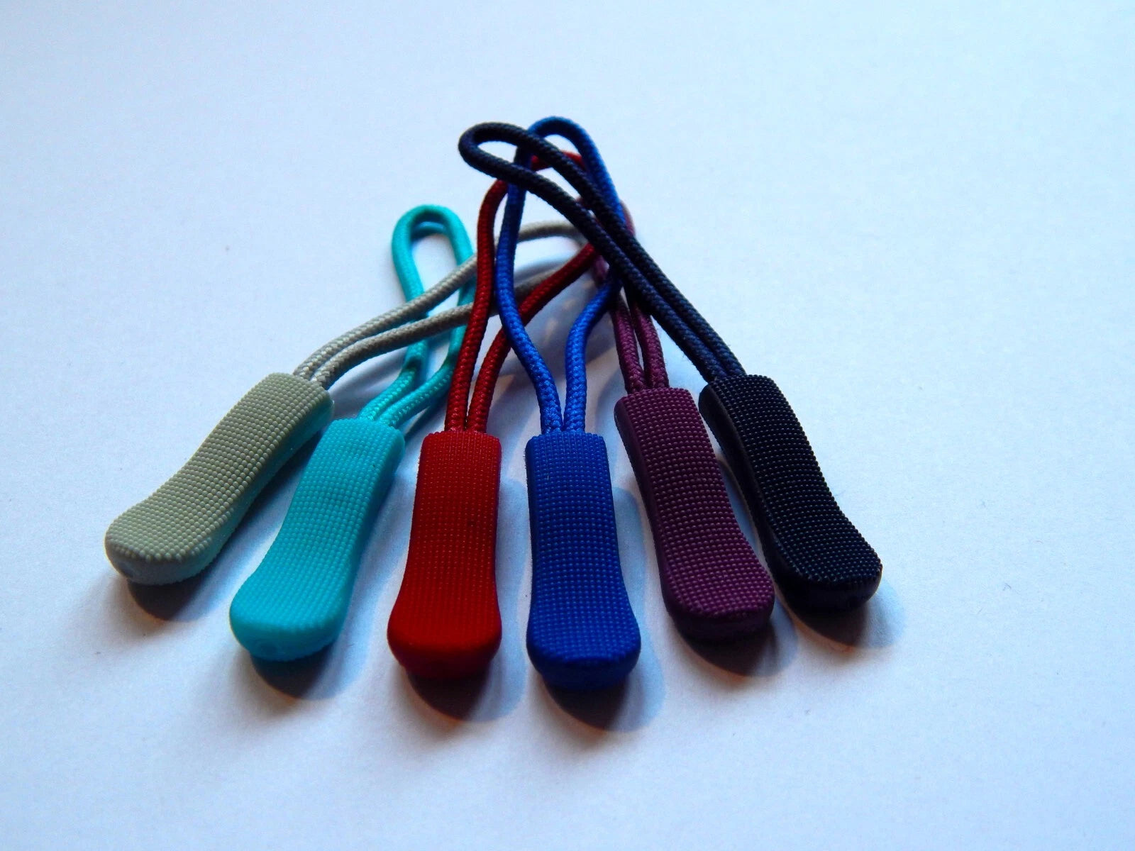 Užtrauktuko traukiklis / prailgintojas su rankena – kuprinei, krepšiui, drabužiams