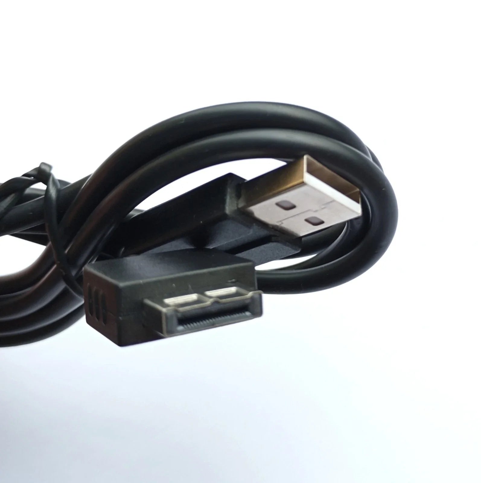 Sony PS Vita 1000 USB įkrovimo ir duomenų perdavimo laidas – 2-in-1 kabelis, 1.1 m, juodas