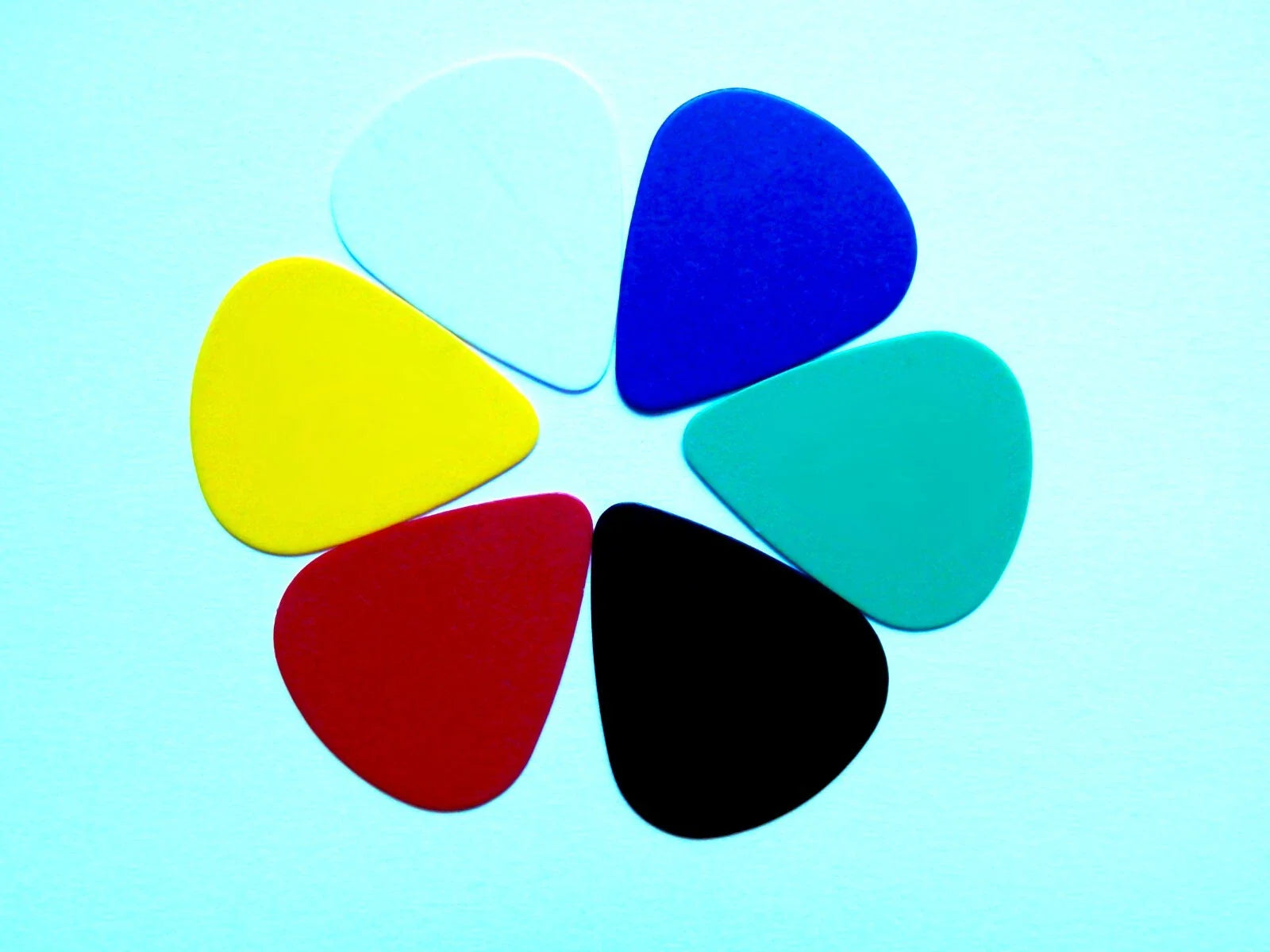 Brauktukai Gitaros mediatorių rinkinys – 10 vnt., įvairios spalvos, 0.46 mm