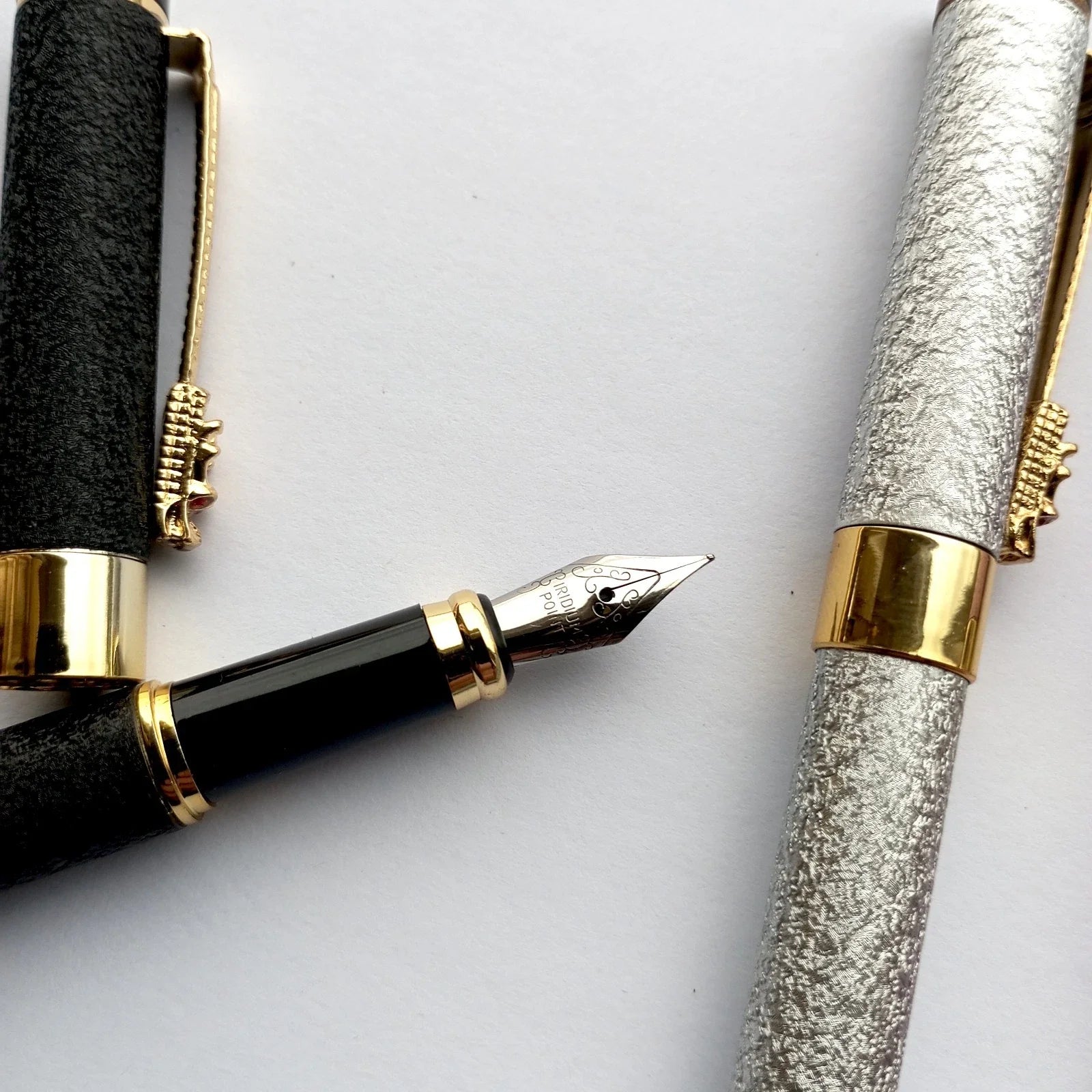 Metalinis plunksnakotis – elegantiškas rašiklis su keičiama rašalo kapsule, kaligrafijai ir dovanai