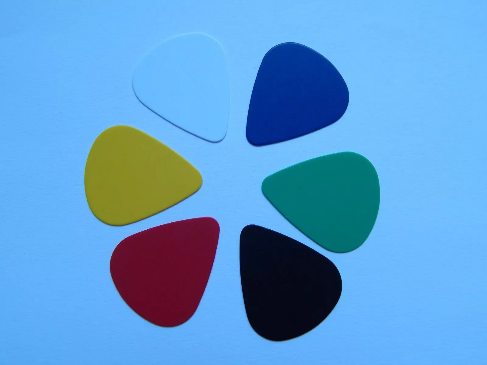 Brauktukai Gitaros mediatorių rinkinys – 10 vnt., įvairios spalvos, 0.46 mm