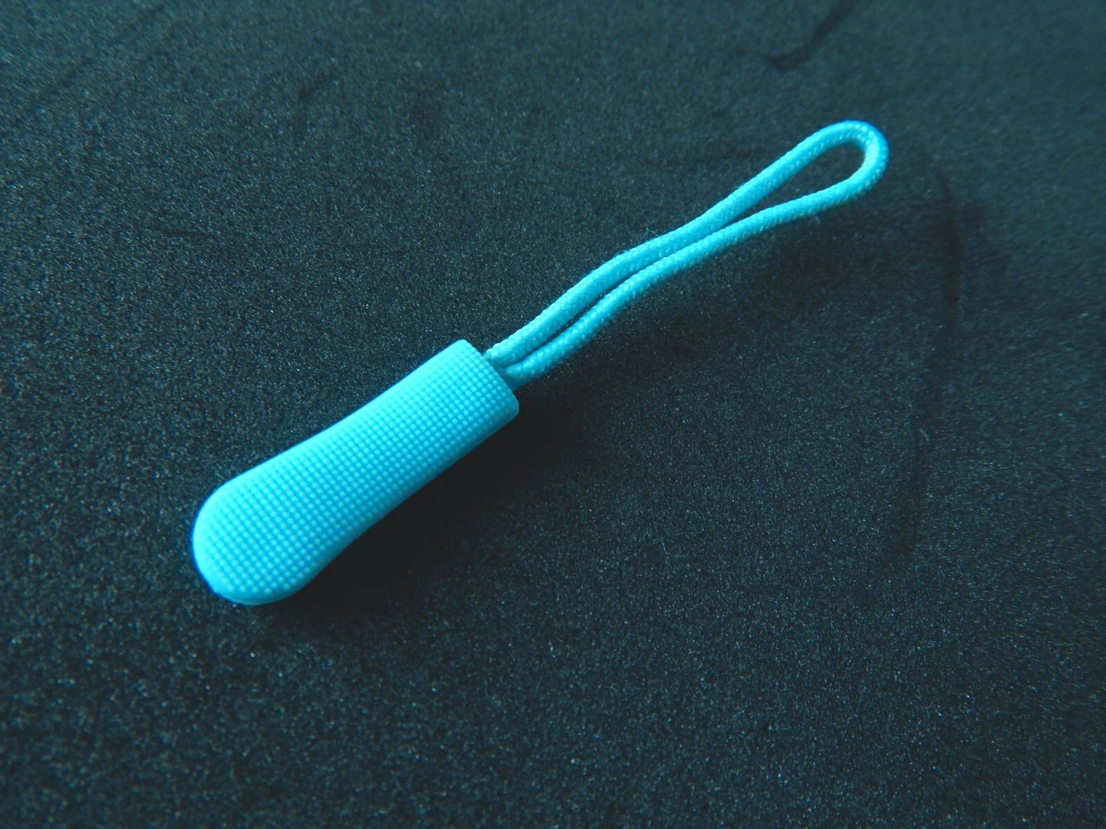 Užtrauktuko traukiklis / prailgintojas su rankena – kuprinei, krepšiui, drabužiams