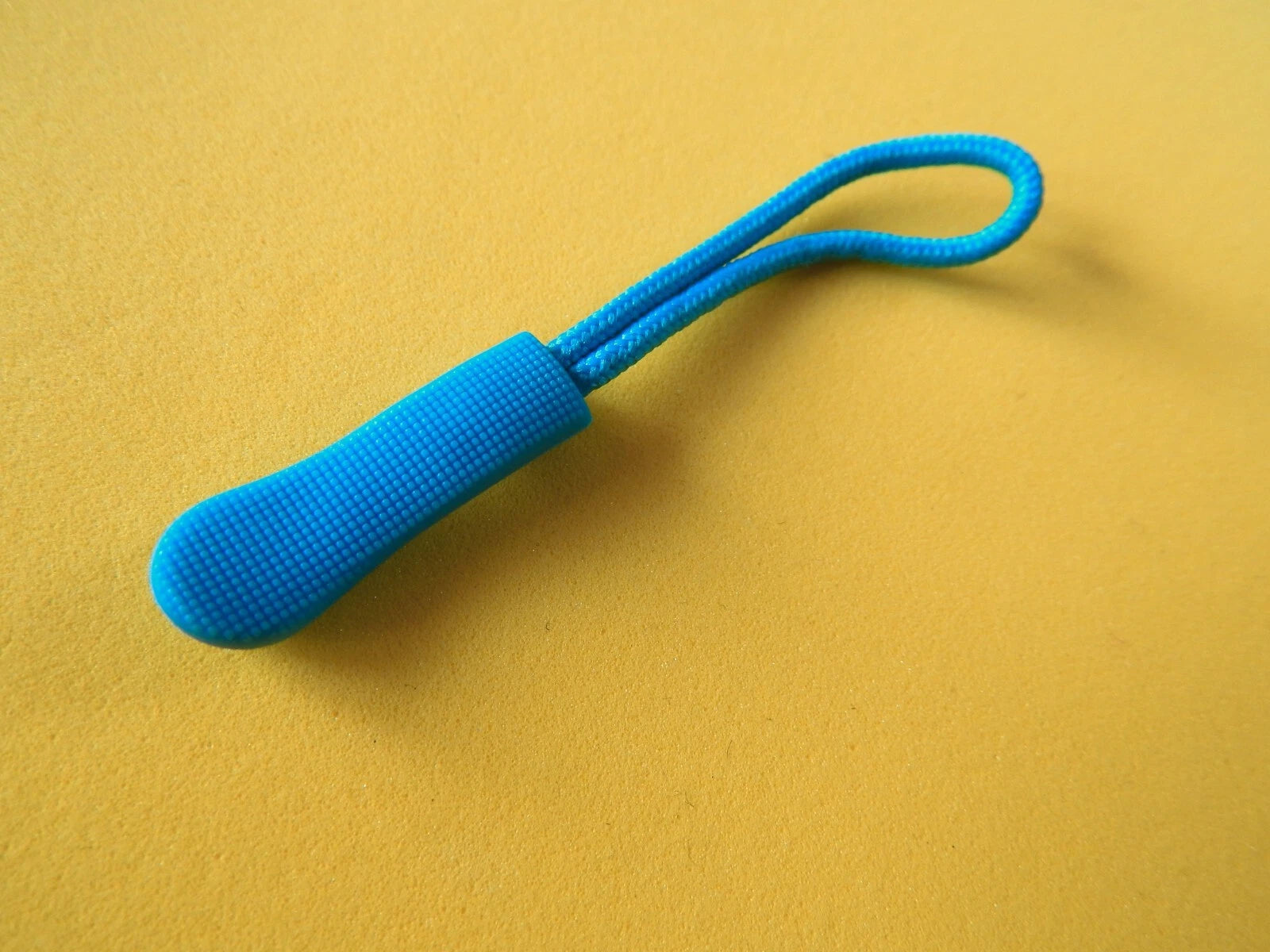 Užtrauktuko traukiklis / prailgintojas su rankena – kuprinei, krepšiui, drabužiams