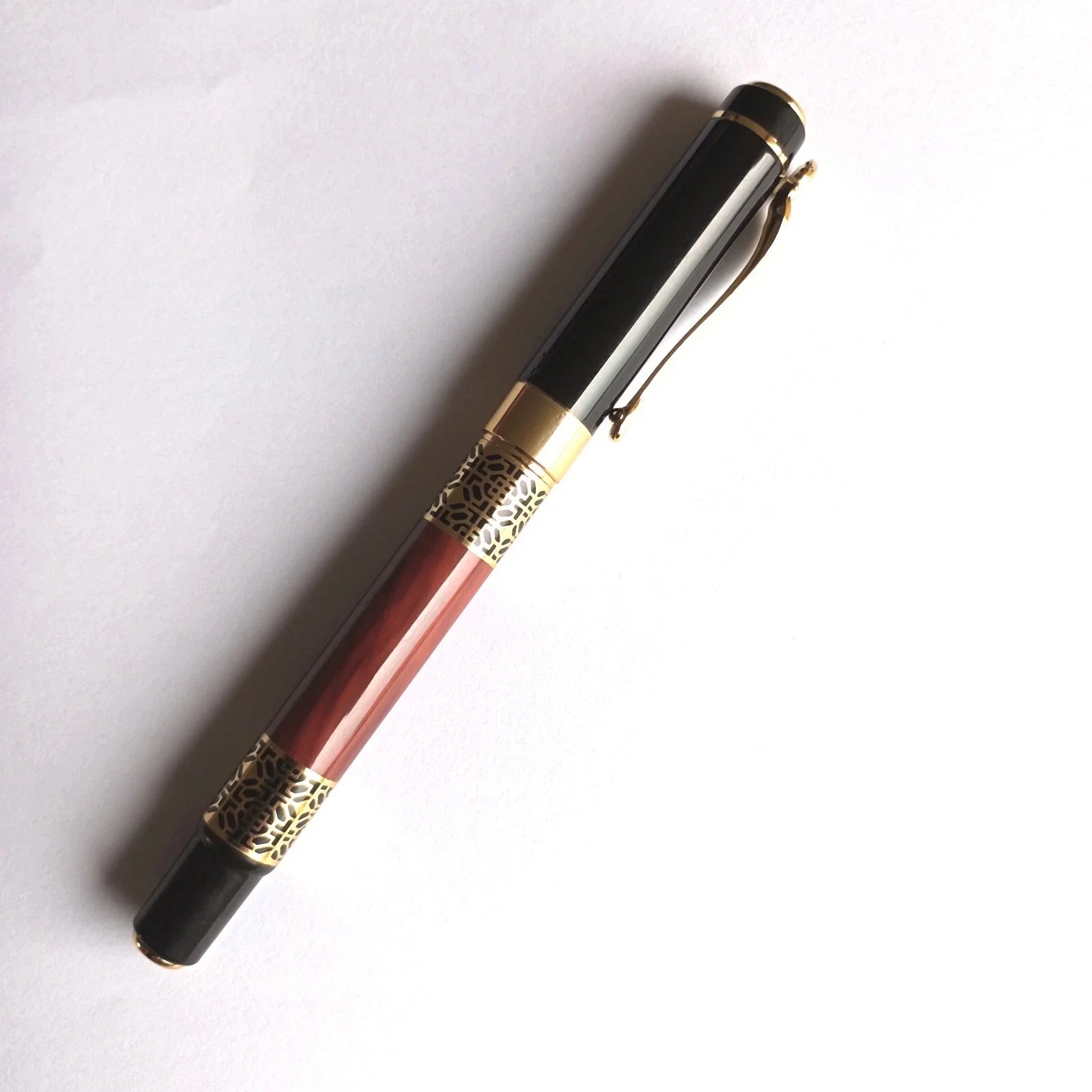 Prabangus metalinis plunksnakotis – rašiklis su keičiama rašalo kapsule, kaligrafijai ir dovanai