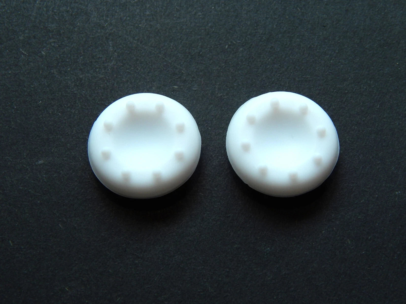 Platūs silikoniniai analoginių svirtelių dangteliai Thumbstick valdikliams PS5 PS4 PS3 Xbox 360 S/X one baltas